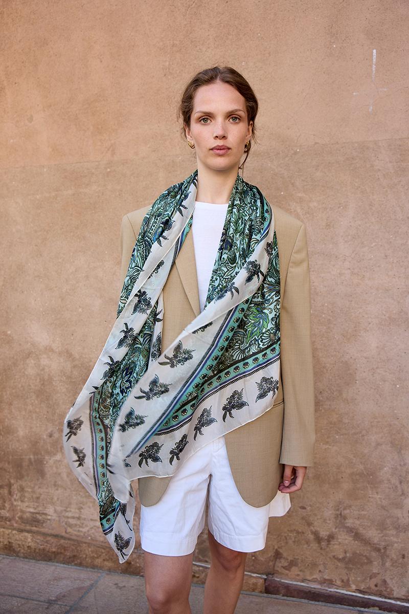 ANTIQUE PAISLEY Scarf